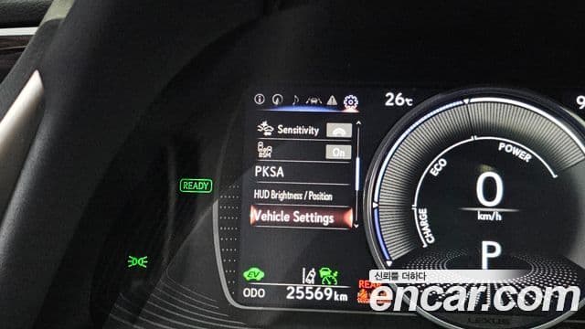 Lexus ES300h 2019 — Photo 25/35