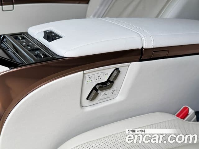 Lexus LM 2024 — Фото 16/20