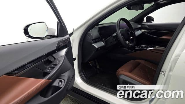 BMW 5 Series 2025 — Photo 29/35