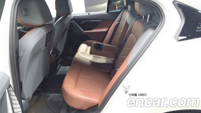 BMW 5 Series 2025 — Photo 24/35