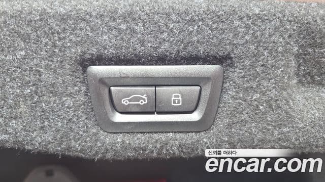 BMW 5 Series 2025 — Photo 31/35