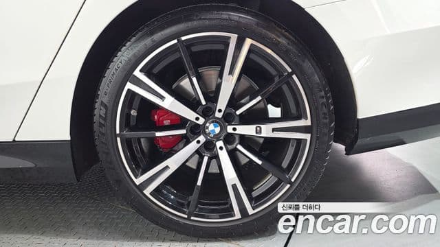 BMW 5 Series 2025 — Photo 6/35