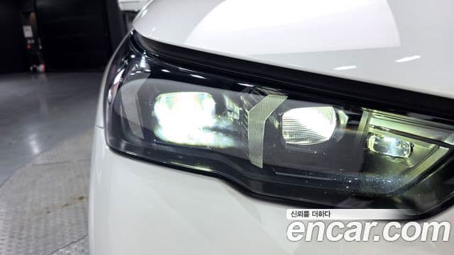 BMW 5 Series 2025 — Photo 10/35