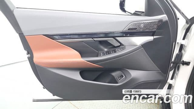 BMW 5 Series 2025 — Photo 28/35