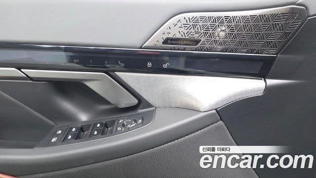 BMW 5 Series 2025 — Photo 33/35