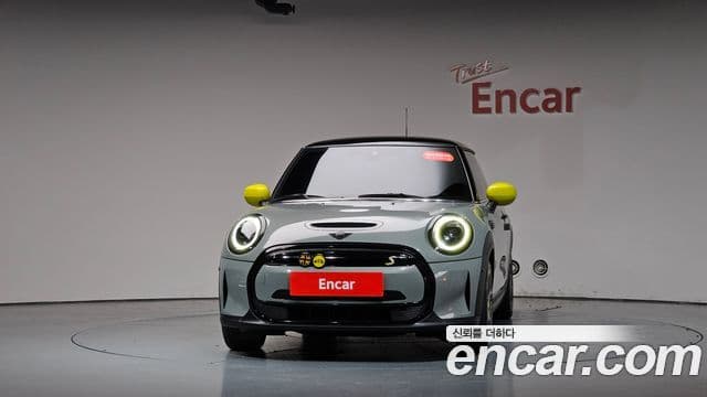 Mini Cooper Electric 2022 — Şəkil 17/30