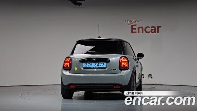 Mini Cooper Electric 2022 — Şəkil 29/30