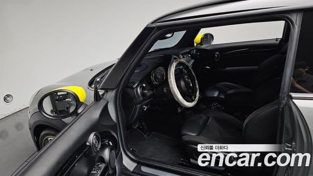 Mini Cooper Electric 2022 — Şəkil 18/30