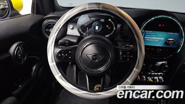 Mini Cooper Electric 2022 — Şəkil 27/30