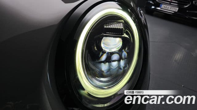 Mini Cooper Electric 2022 — Şəkil 15/30