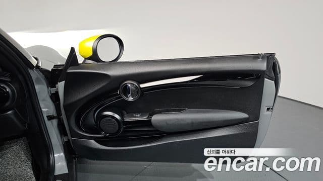 Mini Cooper Electric 2022 — Şəkil 25/30