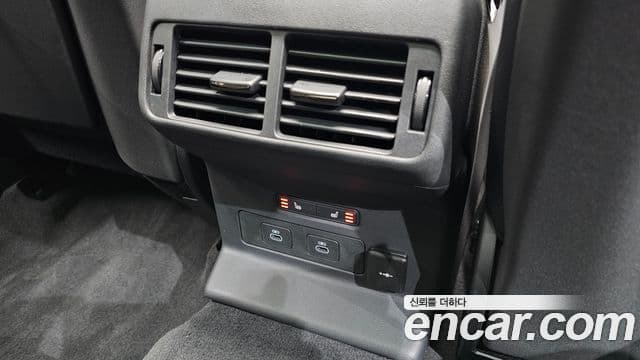 Land Rover Range Rover Velar 2026 — ფოტო 8/20