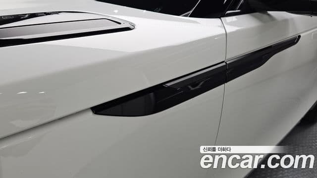 Land Rover Range Rover Velar 2026 — ფოტო 10/20