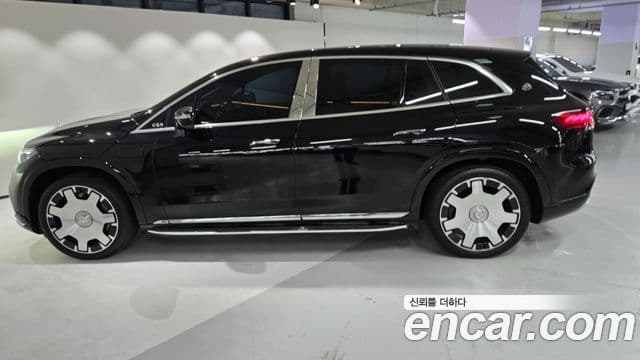 Mercedes-Benz EQS SUV 2025 — Photo 13/20