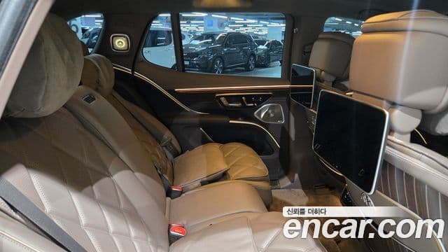 Mercedes-Benz EQS SUV 2025 — Photo 12/20