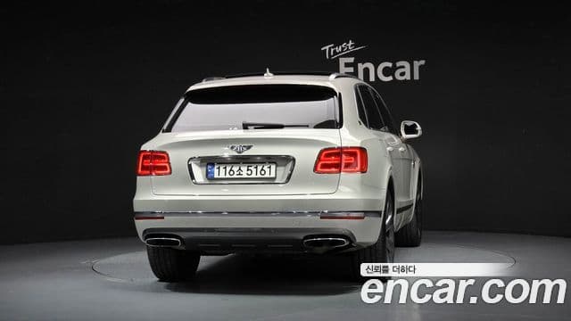 Bentley Bentayga 2018 — Photo 18/20