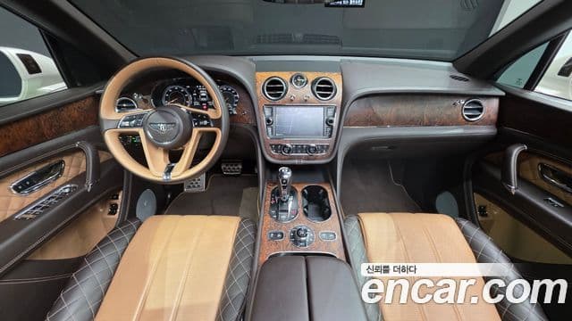Bentley Bentayga 2018 — Photo 6/20