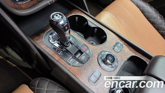 Bentley Bentayga 2018 — Photo 19/20