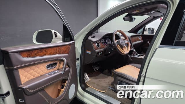 Bentley Bentayga 2018 — Photo 1/20