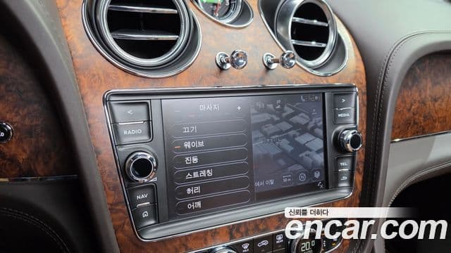 Bentley Bentayga 2018 — Photo 16/20