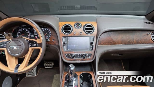 Bentley Bentayga 2018 — Photo 2/20