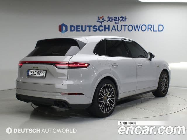 Porsche Cayenne 2023 — Photo 3/20