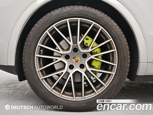 Porsche Cayenne 2023 — Photo 4/20