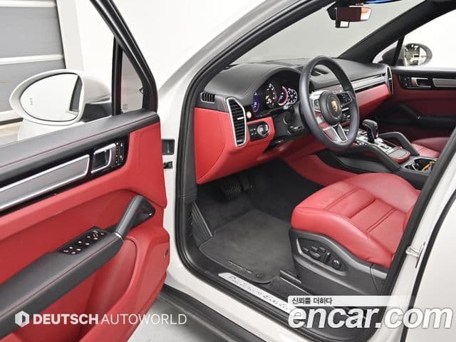 Porsche Cayenne 2023 — Photo 8/20