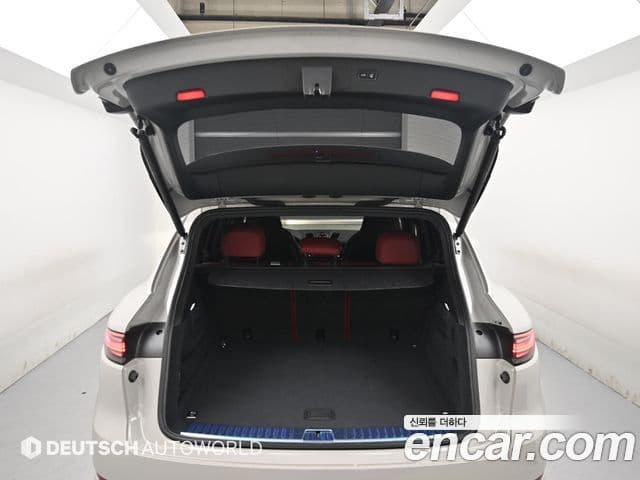 Porsche Cayenne 2023 — Photo 13/20