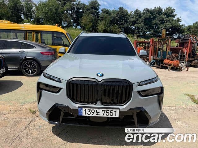 BMW X7 2026 — Photo 8/11
