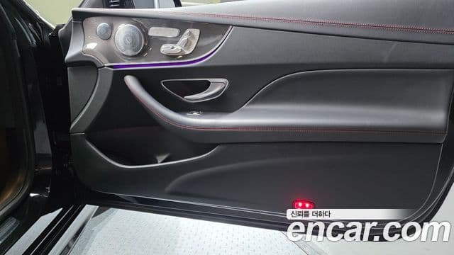 Mercedes-Benz E-Class 2020 — ფოტო 28/30