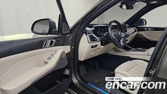 BMW X7 2023 — Photo 8/31