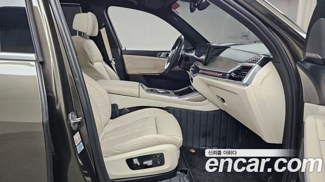 BMW X7 2023 — Photo 24/31