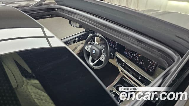 BMW X7 2023 — Photo 20/31