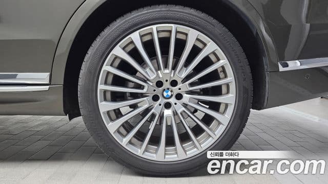 BMW X7 2023 — Photo 16/31