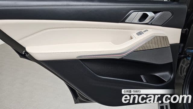 BMW X7 2023 — Photo 12/31
