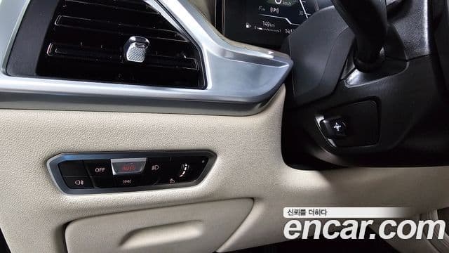 BMW X7 2023 — Photo 25/31