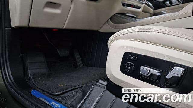 BMW X7 2023 — Photo 17/31