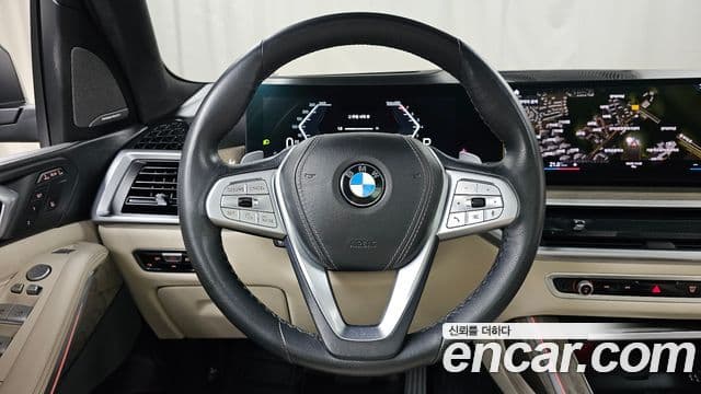 BMW X7 2023 — Photo 15/31