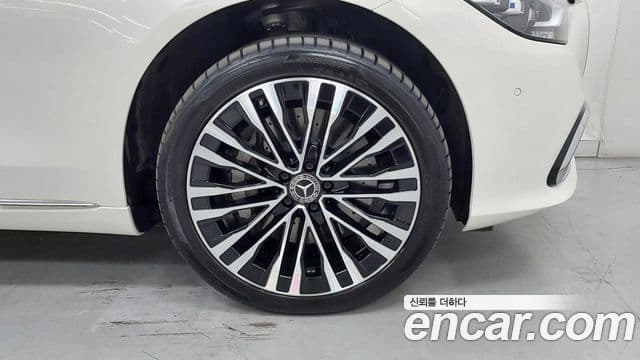 Mercedes-Benz S-Class 2023 — Photo 14/17