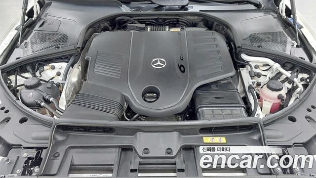 Mercedes-Benz S-Class 2023 — Photo 9/17