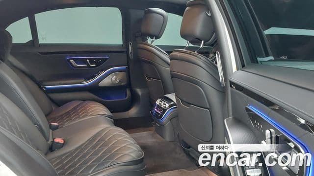 Mercedes-Benz S-Class 2023 — Photo 13/17