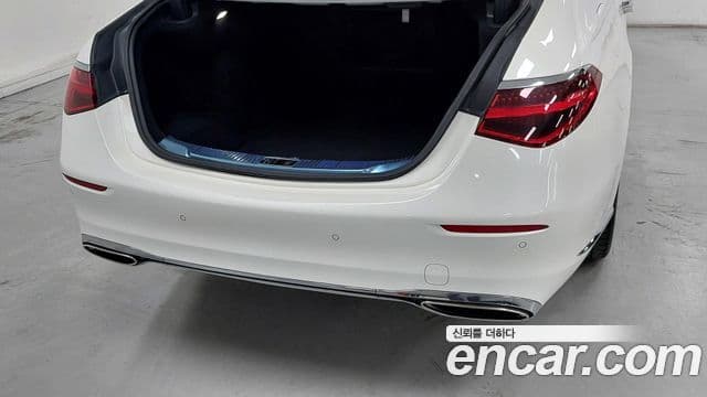 Mercedes-Benz S-Class 2023 — Photo 3/17