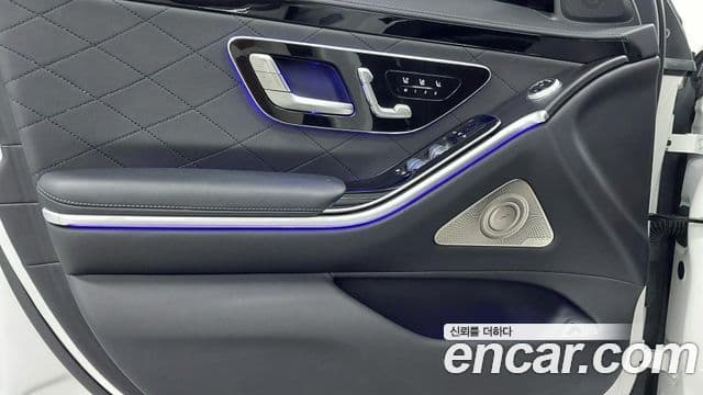 Mercedes-Benz S-Class 2023 — Photo 10/17