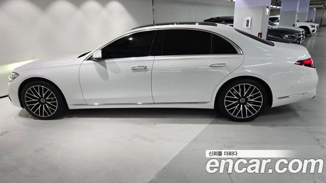 Mercedes-Benz S-Class 2025 — Photo 10/20