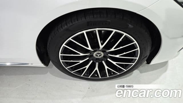 Mercedes-Benz S-Class 2025 — Photo 6/20
