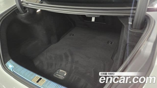Mercedes-Benz S-Class 2025 — Photo 7/20