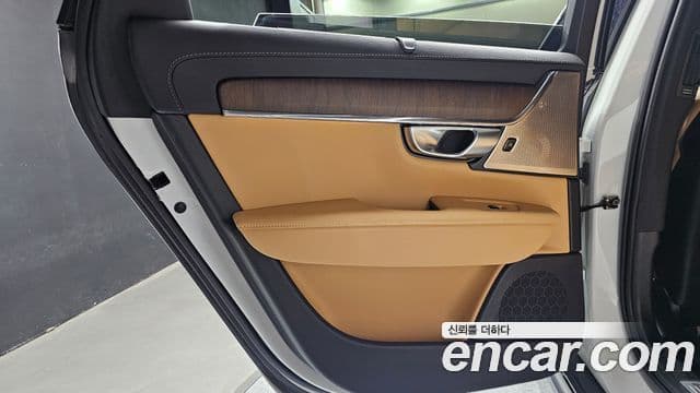 Volvo V90 Cross Country 2024 — Şəkil 17/33
