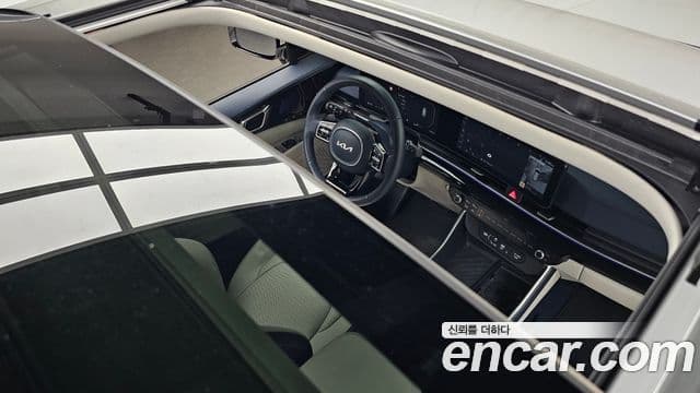 Kia Carnival 2024 — Photo 28/35