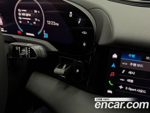 Porsche Taycan 2025 — ფოტო 7/20